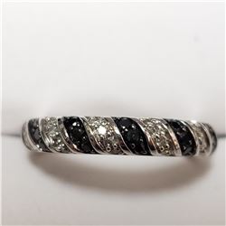 57) 14KT WHITE GOLD BLACK DIAMOND RING. SIZE 7