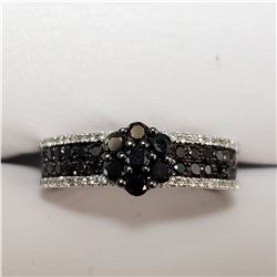 59) 14KT WHITE GOLD BLACK DIAMOND RING. SIZE 7
