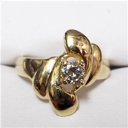 63)10KT YELLOW GOLD DIAMOND SOLITAIRE RING. SIZE 8
