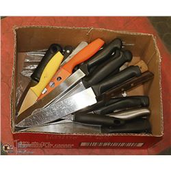 FLAT OF KITCHEN KNIVES