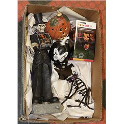 BOX W/ HALLOWEEN DECOR INCL.