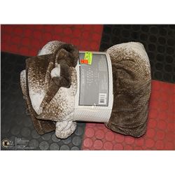 MOX CHATEAU OMBRE TEXTURED THROW 60" X 70"