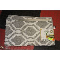 KINGSTON AREA RUG 27 X 45