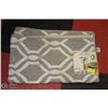 Image 1 : KINGSTON AREA RUG 27 X 45