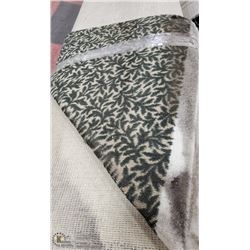 RL7190 LEAF PATTERN CARPET  32' X 12'