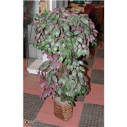 MEDIUM SIZE ARTIFICIAL TREE WITH SQUARE