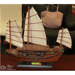 COLLECTIBLE MODEL SHIP NAME UNKNOWN
