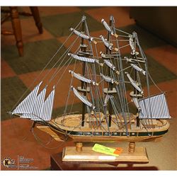 CUTTY SARK COLLECTIBLE MODEL SHIP