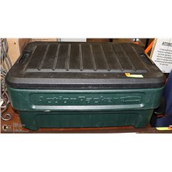 RUBBERMAID ACTION PACKER WITH LOCKING LID