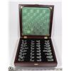 Image 1 : VINTAGE GLASS CHESS SET
