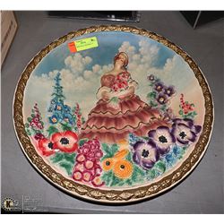 LATE 1940'S WALL HANGING 17"