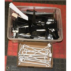 CONTAINER WITH SLAT WALL HOOKS