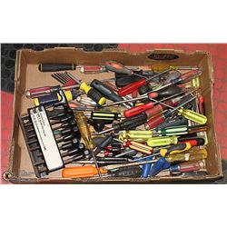 LARGE FLAT OF SCREW DRIVERS AND HEX SETS