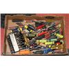 Image 1 : LARGE FLAT OF SCREW DRIVERS AND HEX SETS