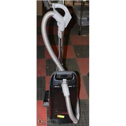 KENMORE WHISPERTONE VACUUM/ ALL ATTACHMENTS