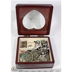 JEWELLERY BOX WITH GUESS WATCH, GUESS BRACELET,