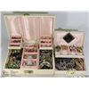 Image 1 : TWO MATCHING VINTAGE JEWELRY BOXES WITH RINGS,