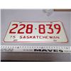 Image 1 : 1975 SASKATCHEWAN LICENSE PLATE 228-839