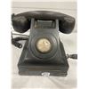 Image 1 : Vintage Black Telephone