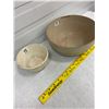 Image 1 : 2 Crockery Mixing Bowls 9½" & 5"