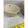 Image 2 : 2 Crockery Mixing Bowls 9½" & 5"