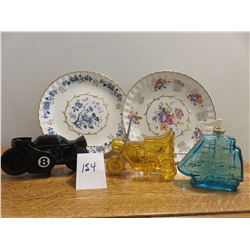 2 Avon plates & 3 figurines