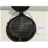 Image 1 : Taylor Forkes waffle iron