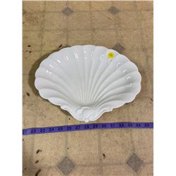 SPADE-SHELL MOTIF SERVING DISH