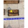 Image 3 : LEATHER TOOLED PURSE + 2 KEY CHAINS