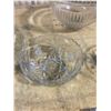 Image 4 : 3 CLEAR GLASS BOWLS + CLEAR GLASS TRAY/SERVING DISH + 2 GLASS PICTURES