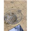 Image 5 : 3 CLEAR GLASS BOWLS + CLEAR GLASS TRAY/SERVING DISH + 2 GLASS PICTURES