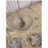 Image 7 : 3 CLEAR GLASS BOWLS + CLEAR GLASS TRAY/SERVING DISH + 2 GLASS PICTURES