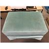 Image 2 : Green Velvet Foot Stool