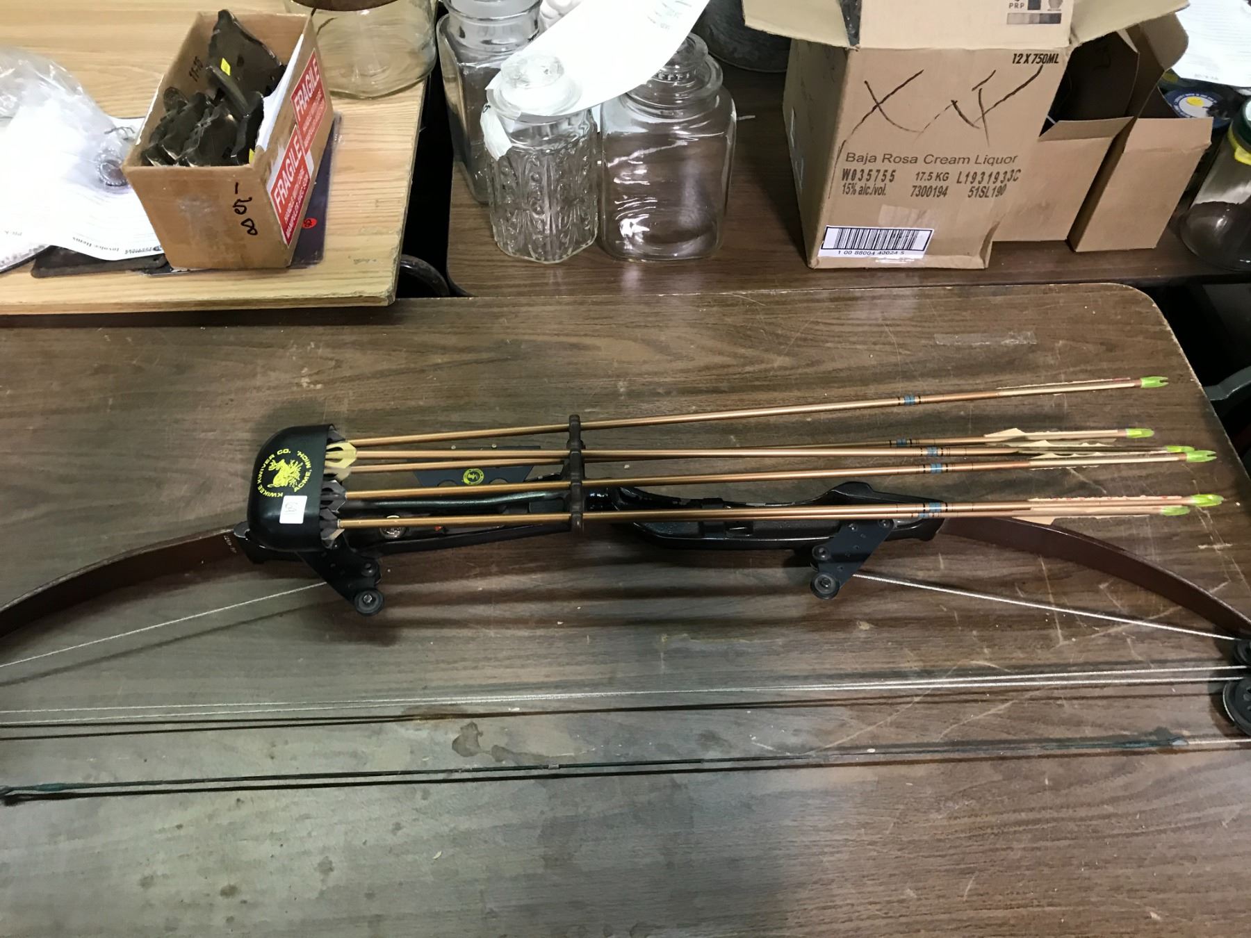 Bear' Compound Bow With Hunting Arrows