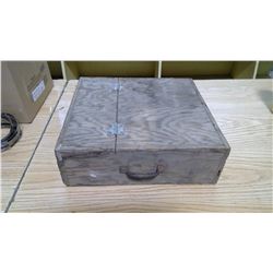 COLEMAN COLAPSABLE OVE, W/ HEAT GAUGE AND CARRYING CASE