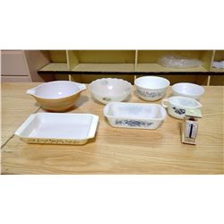 Lot including 4 Pyrex pieces (2 bowls, 1 gravy boat, 1 refrigerator dish) & miniature food scale