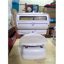 "BARNES" Vintage Grocery Scale