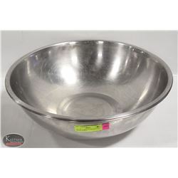 LOT OF 3 LARGE STAINLESS STEEL MIXING BOWLS
