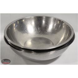 LOT OF 3 LARGE STAINLESS STEEL MIXING BOWLS