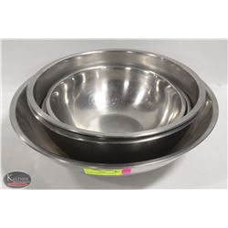 LOT OF 10 MEDIUM - LARGE S/S MIXING BOWLS