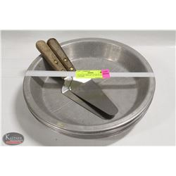 GROUP OF TWELVE 10" PIE PLATES & 2 LIFTERS