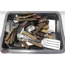 BUS BIN OF ASSORTED SPATULAS, PIE SERVERS, &