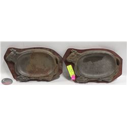 CAST IRON BULL SHAPED SERVING SKILLET W/ WOODEN