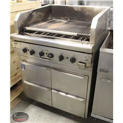 QUEST CHARBROILER W/ CHEF'S BASE