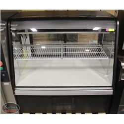 4' REFRIGERATED CURVED GLASS DISPLAY