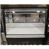 Image 1 : 4' REFRIGERATED CURVED GLASS DISPLAY