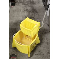 COMMERCIAL MOP BUCKET W/ WRINGER