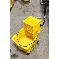 RUBBERMAID COMMERCIAL MOP BUCKET W/ WRINGER