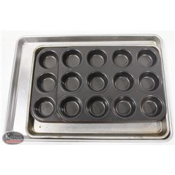 LOT OF TWO VARIOUS SIZED ALUMINUM BUN PANS & TWO