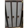 Image 1 : BANK OF 6 LOCKERS